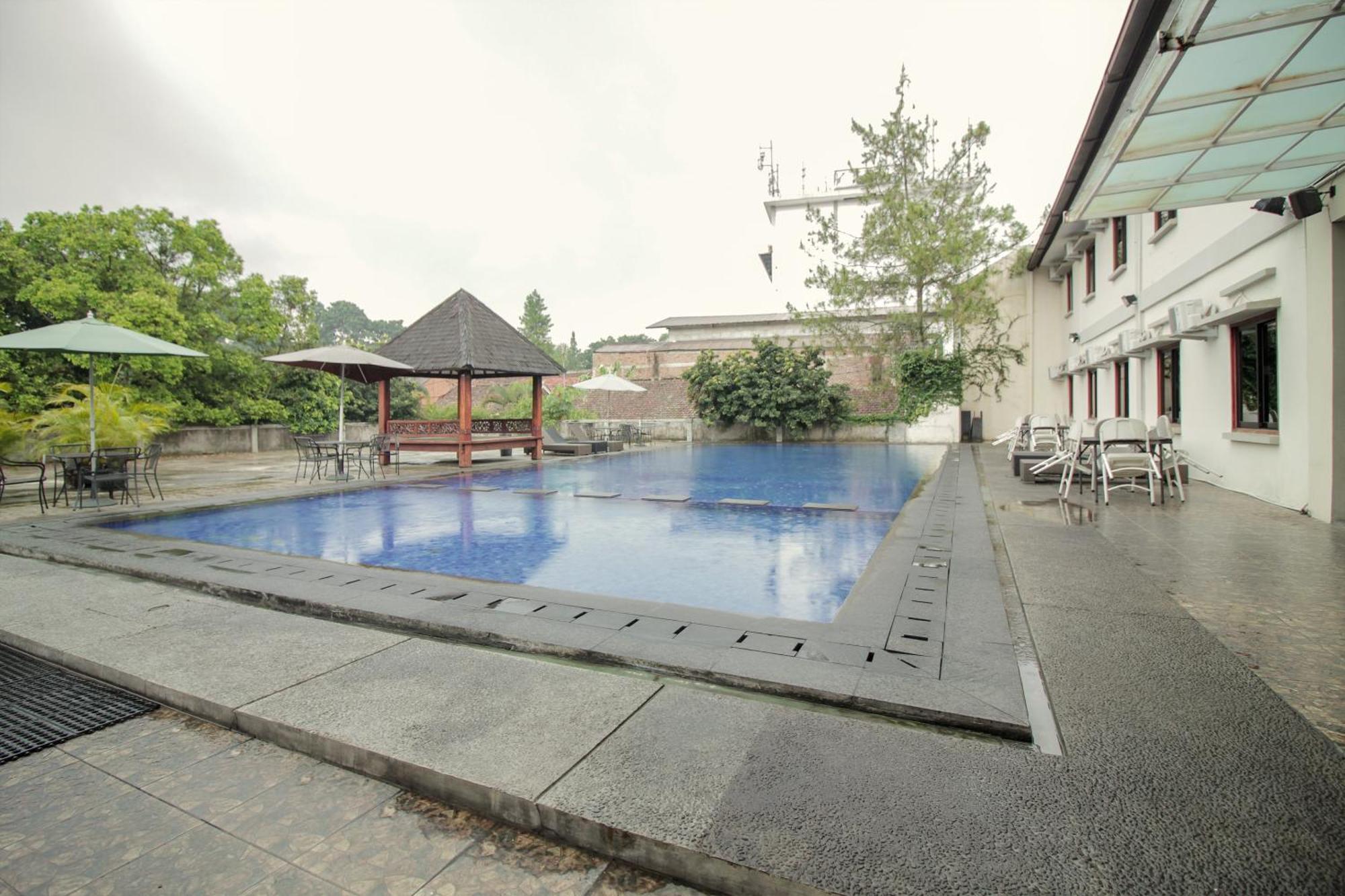 Collection O 295 Grha Ciumbuleuit Guest House Bandung Exterior photo