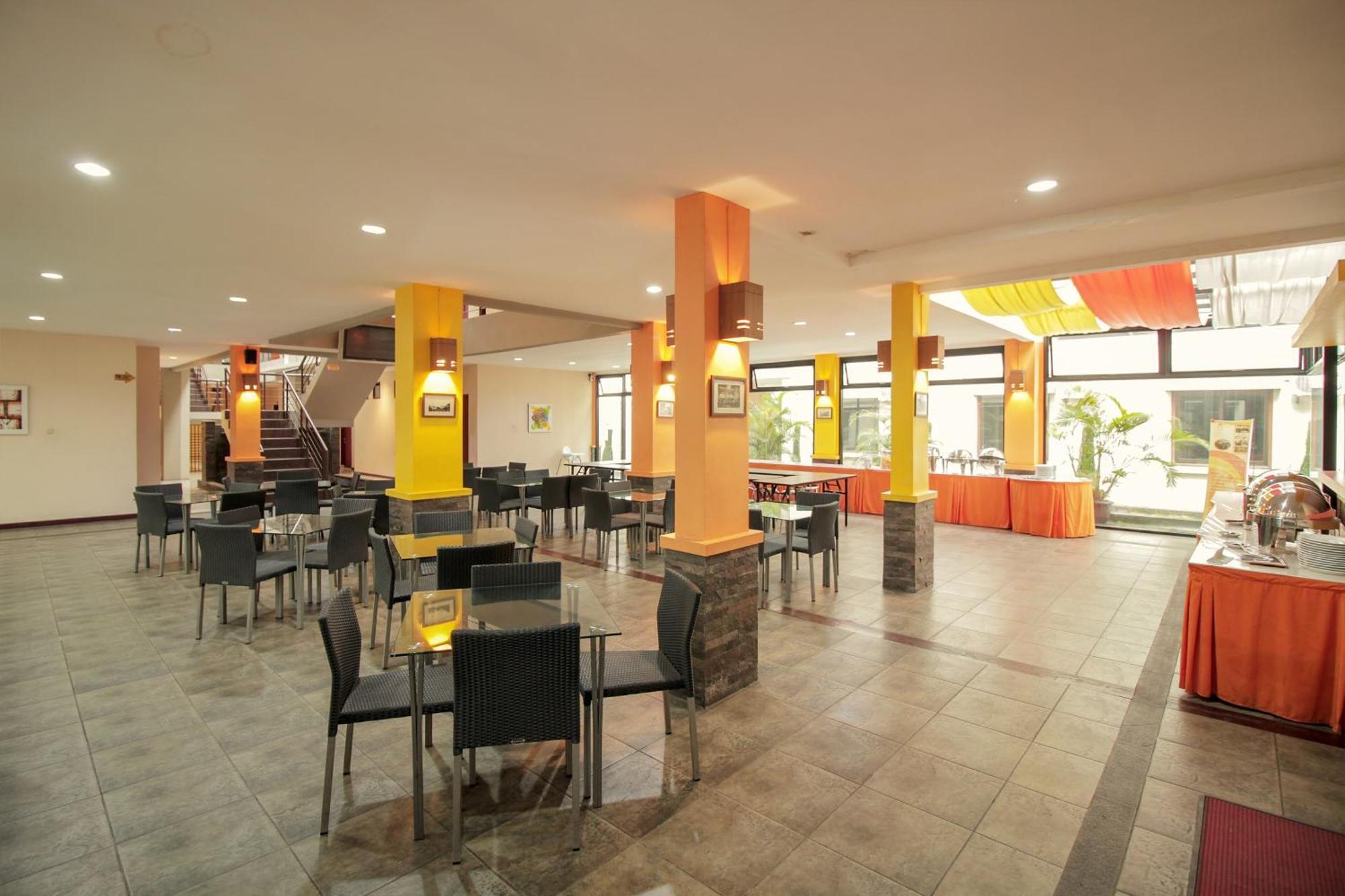 Collection O 295 Grha Ciumbuleuit Guest House Bandung Exterior photo